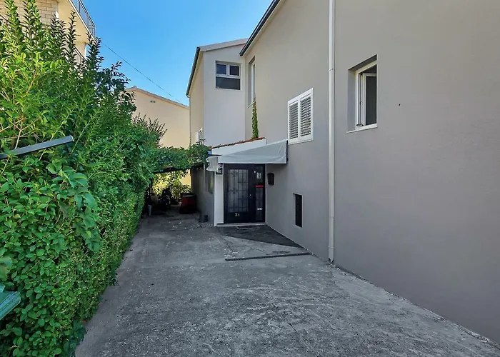 Apartmani Maja